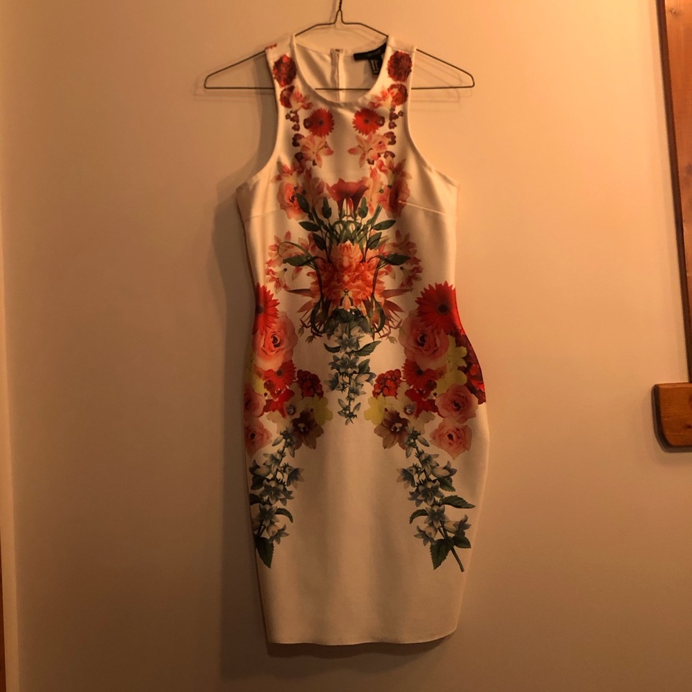 Floral bodycon mini dress size S never worn Forever 21